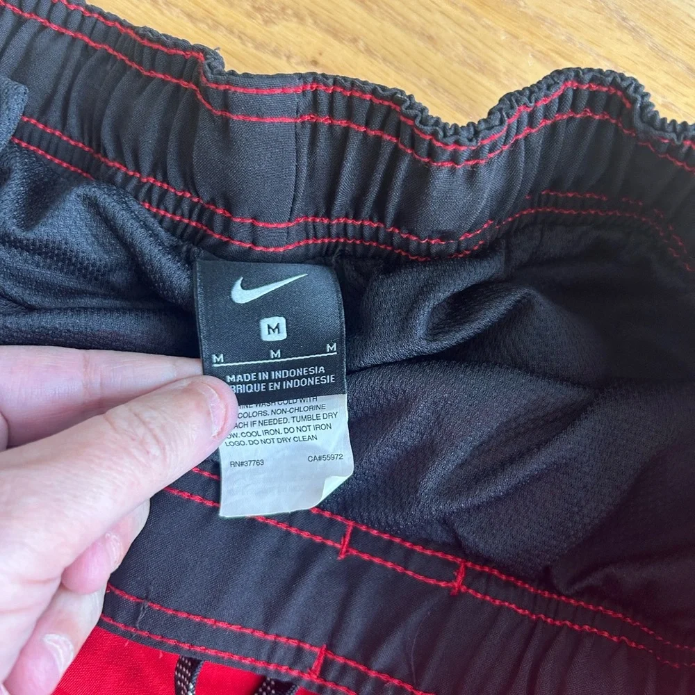 Nike‎ Swim Trunks Men’s Medium Drawstring Pockets Lined Red Black